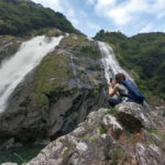 屋久島の大川の滝でマイナスイオンをたっぷり！あびる編